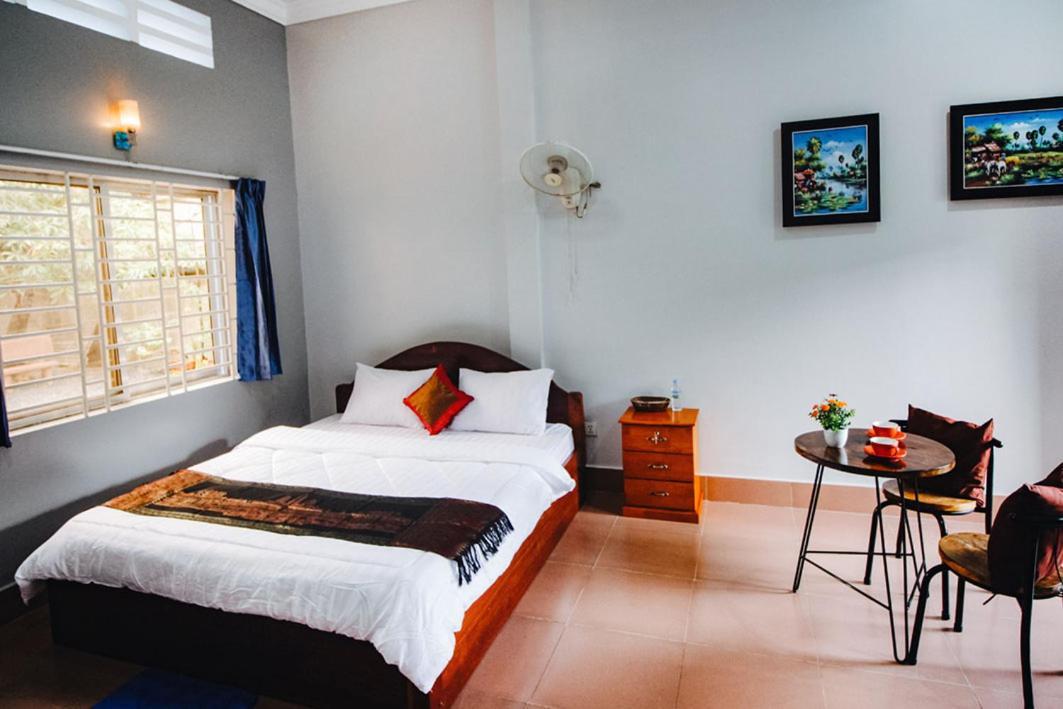 Lea'S Guesthouse And Restaurant Kampot Exteriör bild