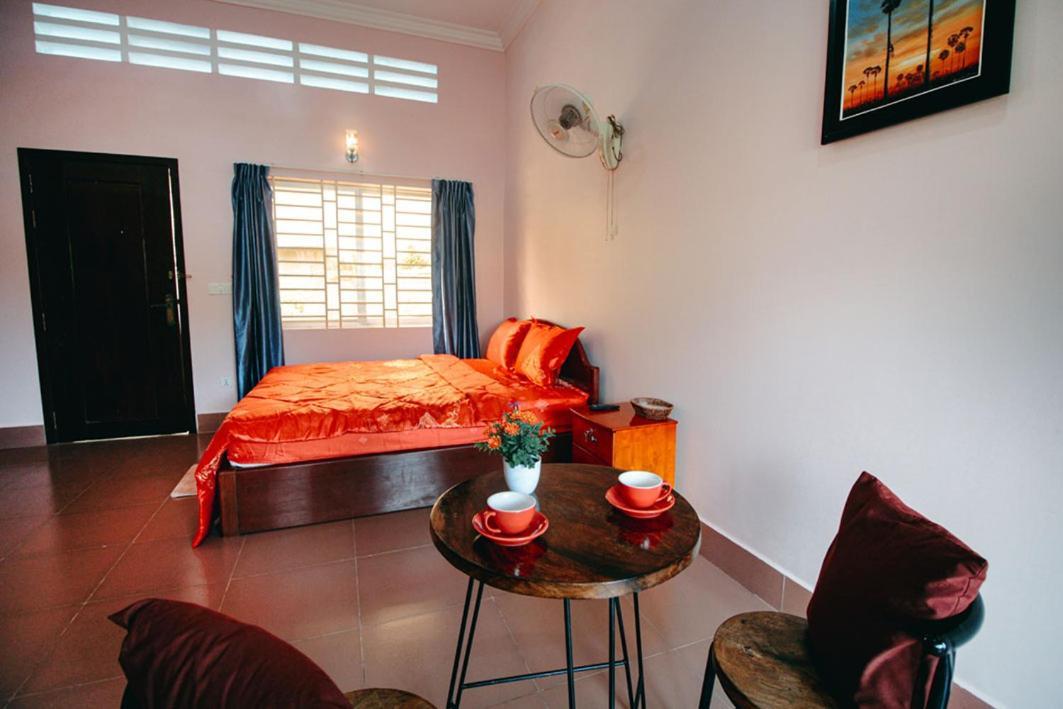 Lea'S Guesthouse And Restaurant Kampot Exteriör bild