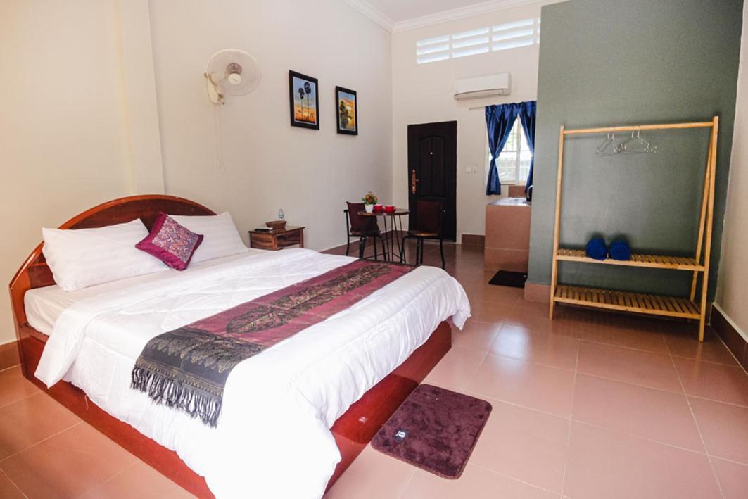 Lea'S Guesthouse And Restaurant Kampot Exteriör bild