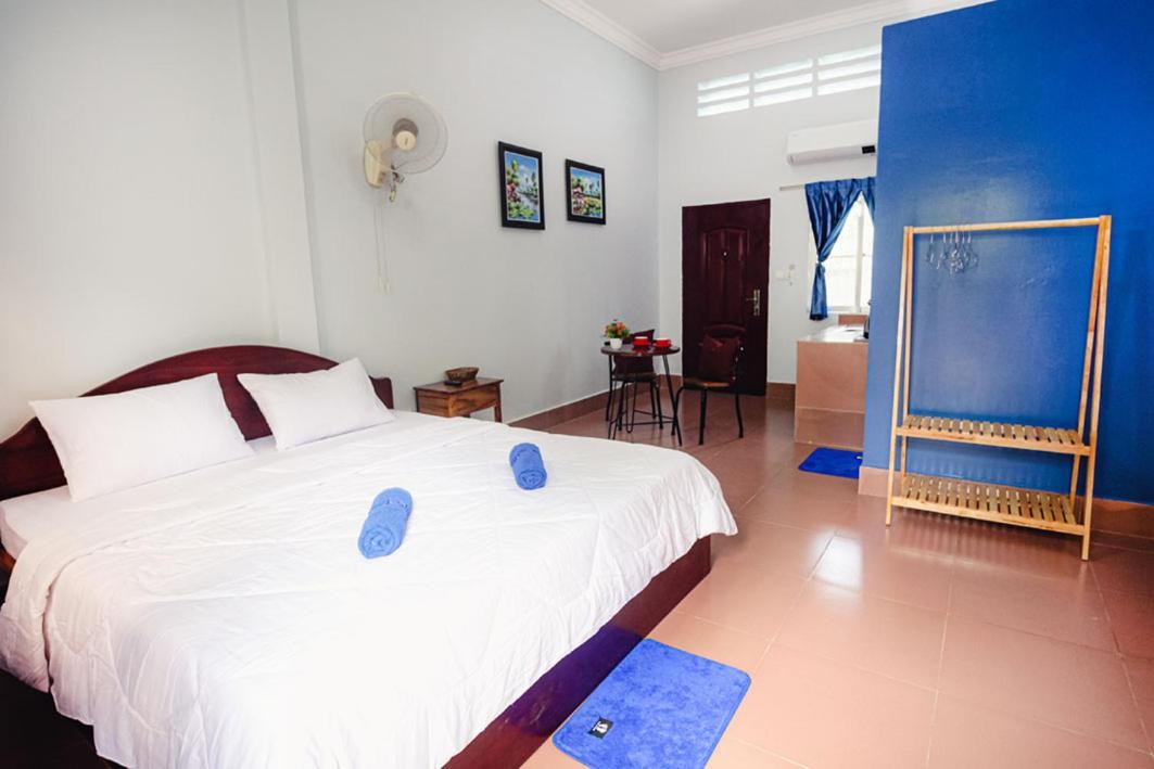Lea'S Guesthouse And Restaurant Kampot Exteriör bild