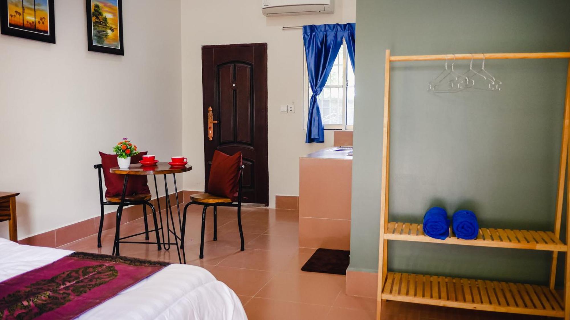 Lea'S Guesthouse And Restaurant Kampot Exteriör bild